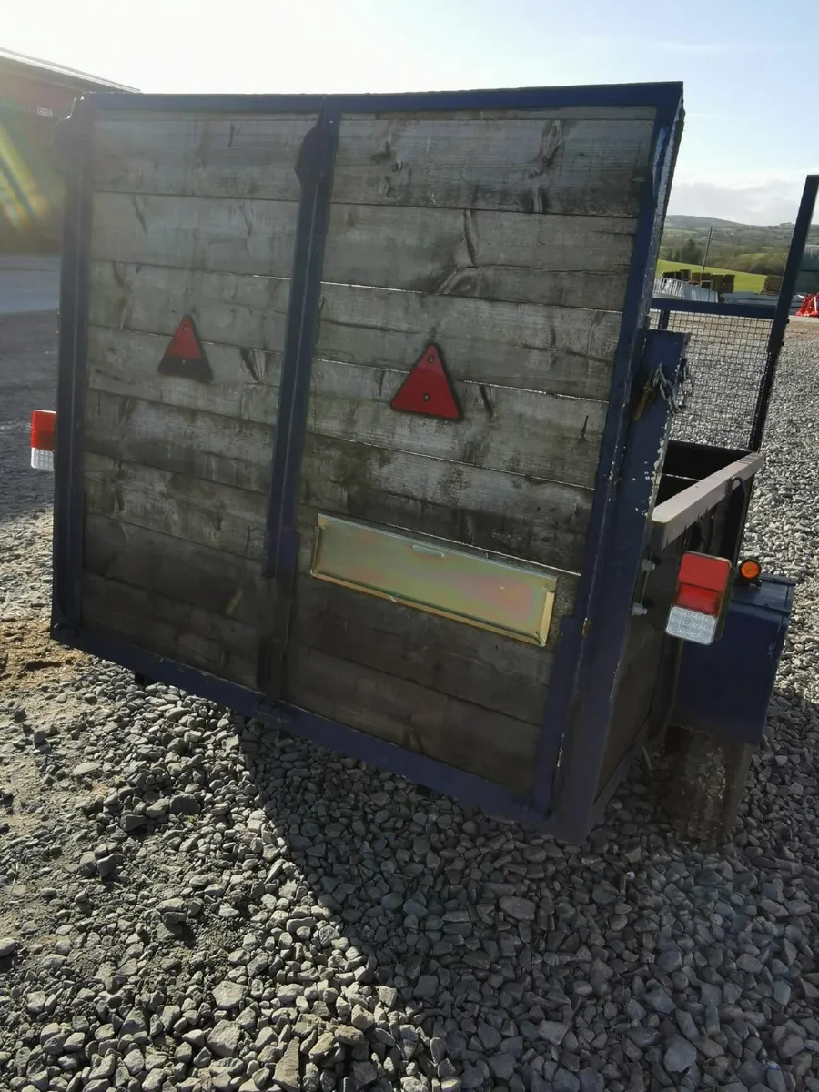 7'6" x 7' 4" trailer. with ramp and rack - Image 4