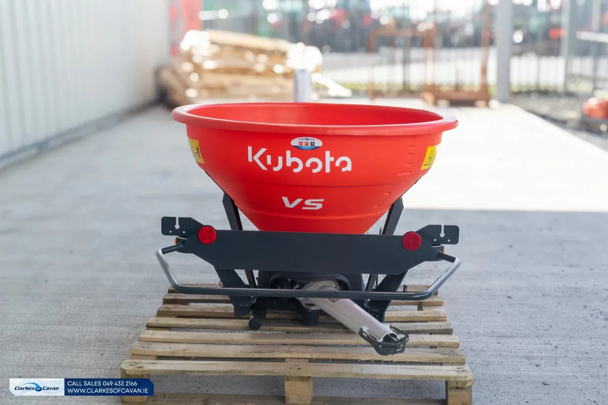 Kubota VS220 Fertiliser Spreader - Image 3