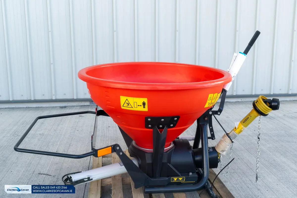 Kubota VS220 Fertiliser Spreader - Image 4