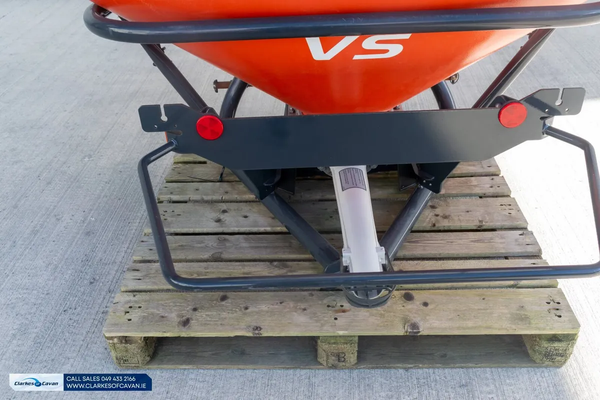 Kubota VS500 10cwt Fertiliser Spreader - Image 4