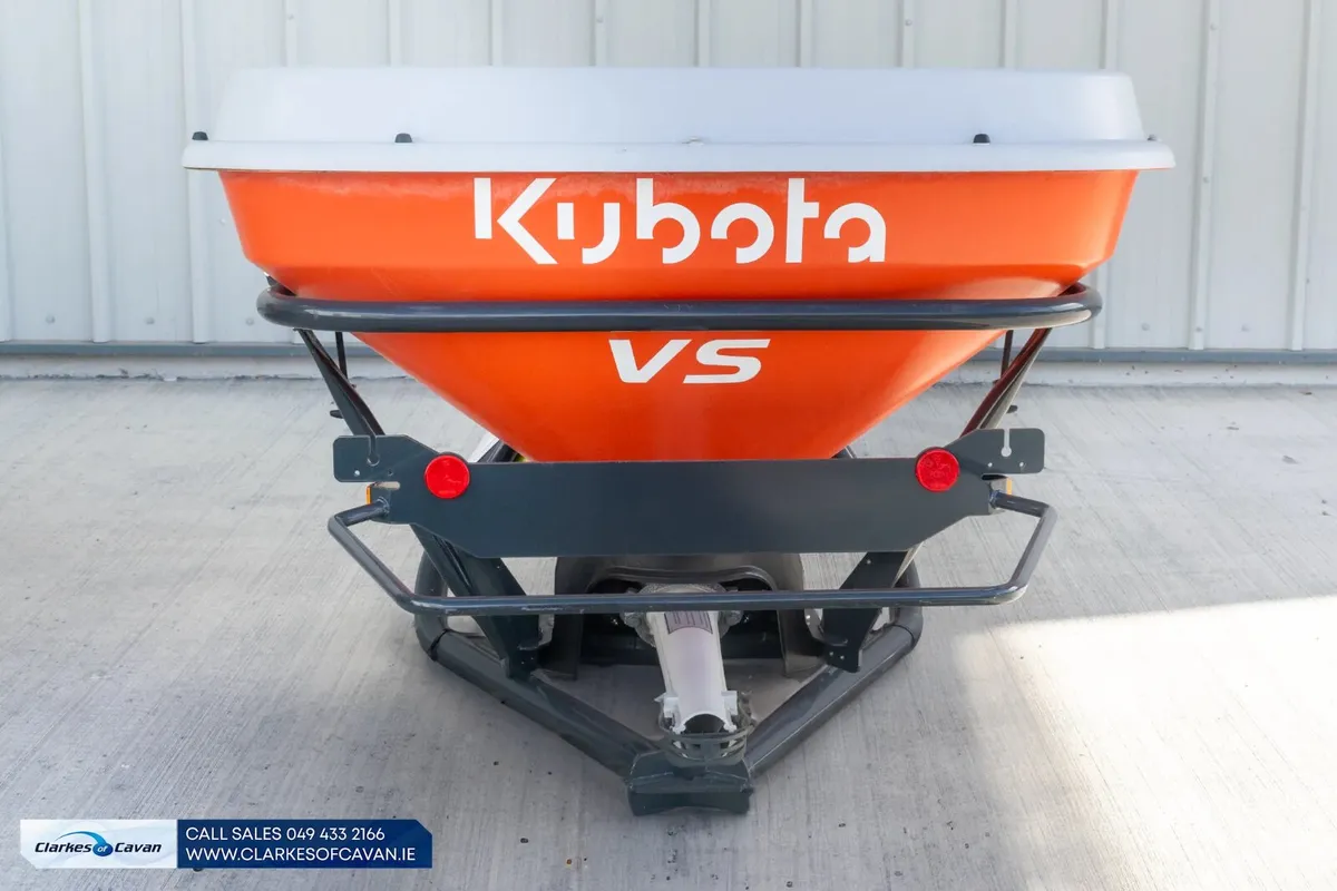 Kubota VS500 10cwt Fertiliser Spreader - Image 1