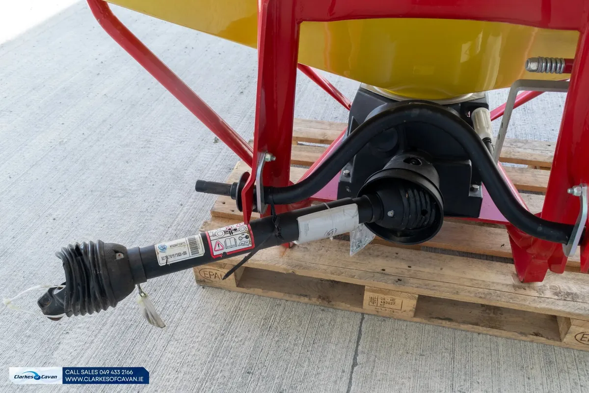 New Cosmo P800 Fertilser Spreader - Image 3