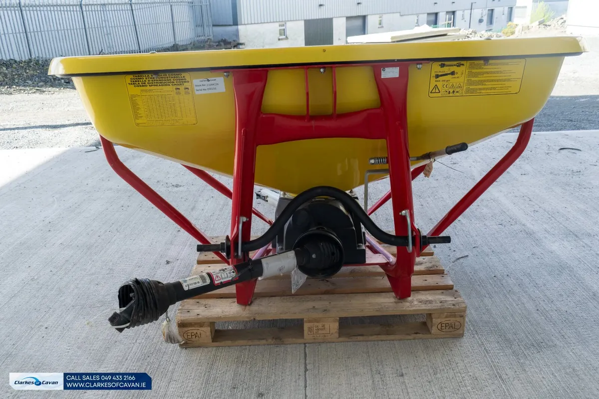 New Cosmo P800 Fertilser Spreader - Image 4