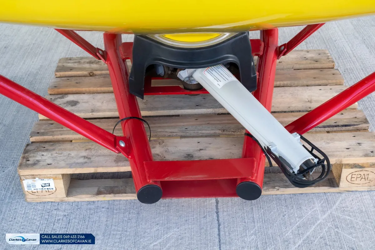 New Cosmo P800 Fertilser Spreader - Image 2