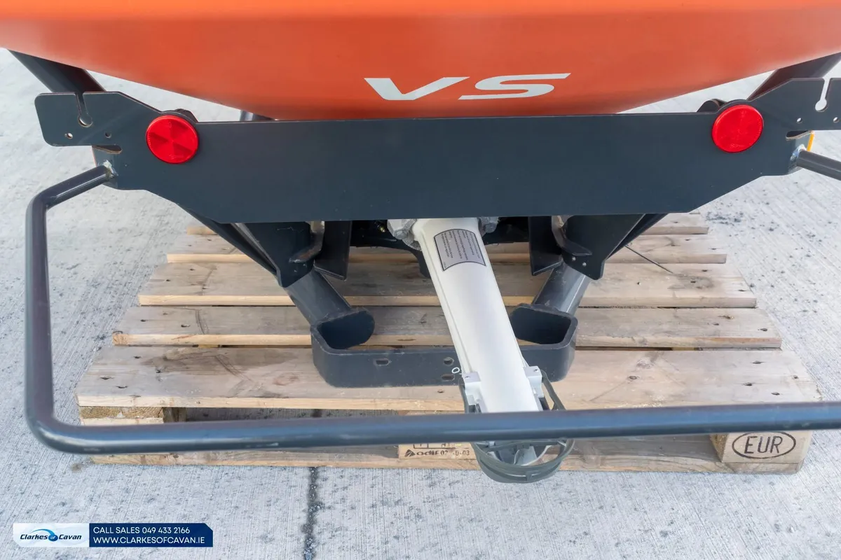 New Kubota VS1150 23cwt Fertilser Spreader - Image 2