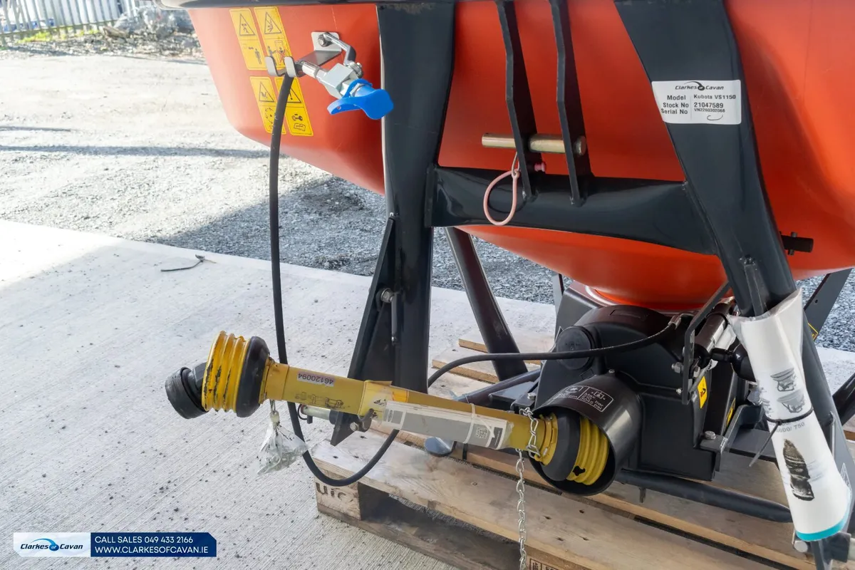 New Kubota VS1150 23cwt Fertilser Spreader - Image 3