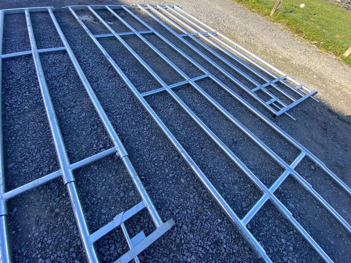 Extendable, gates and feeding barriers - Image 1