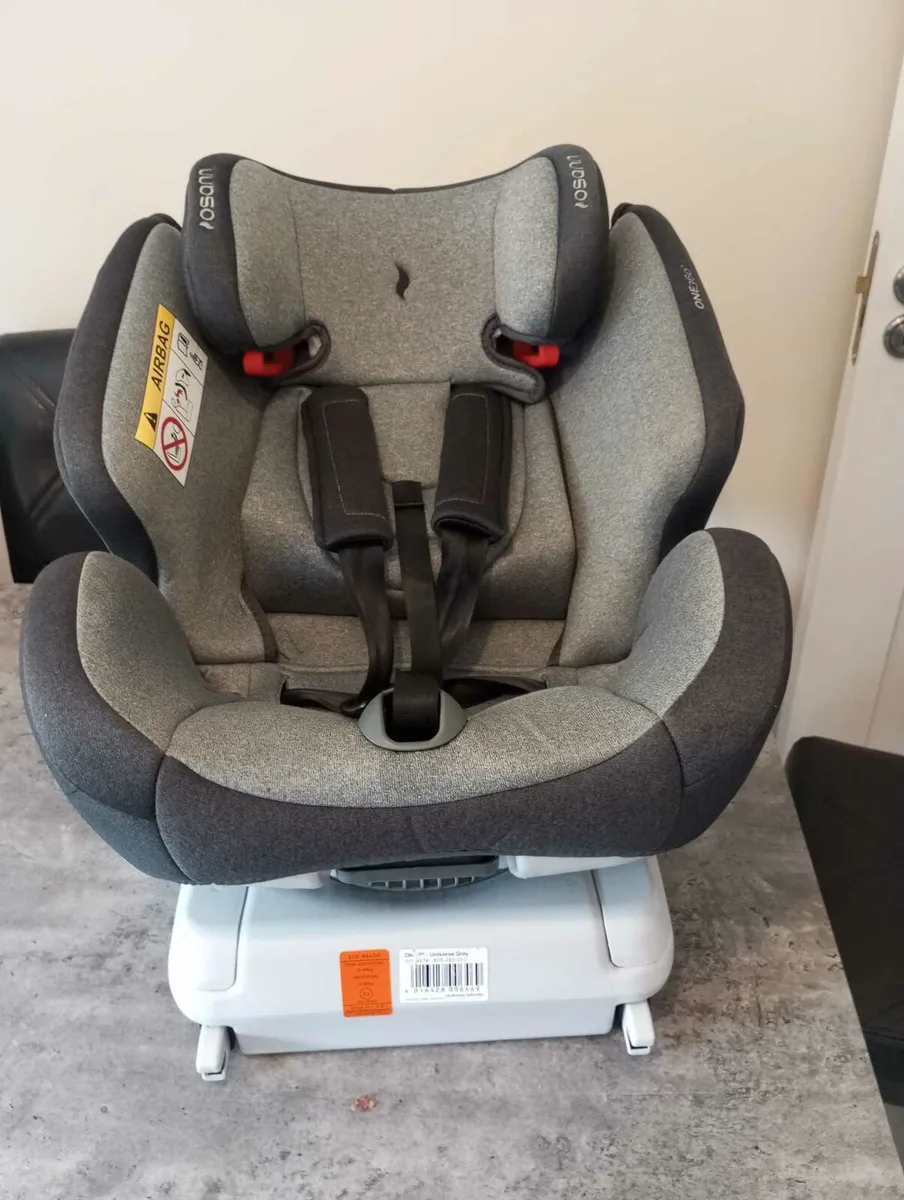 Osann Isofix 360 kids car seat for sale in Co. Dublin for €100 on DoneDeal