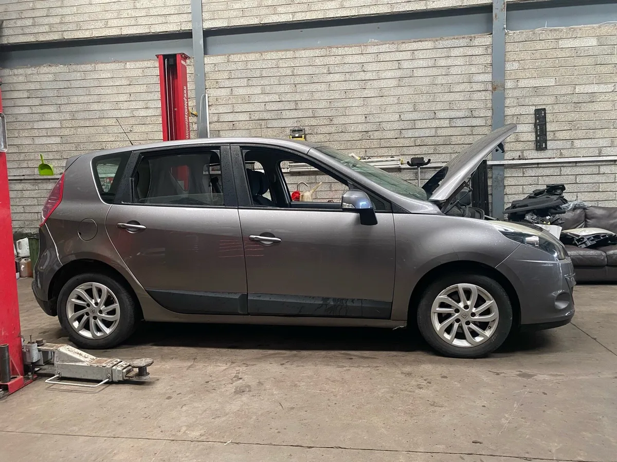 2011 Renault Scenic 1.5dCi for breaking - Image 1