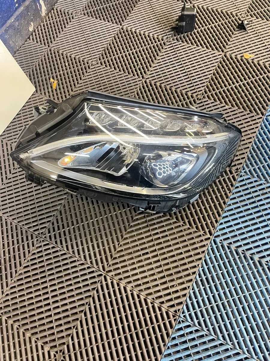 Mercedes head light