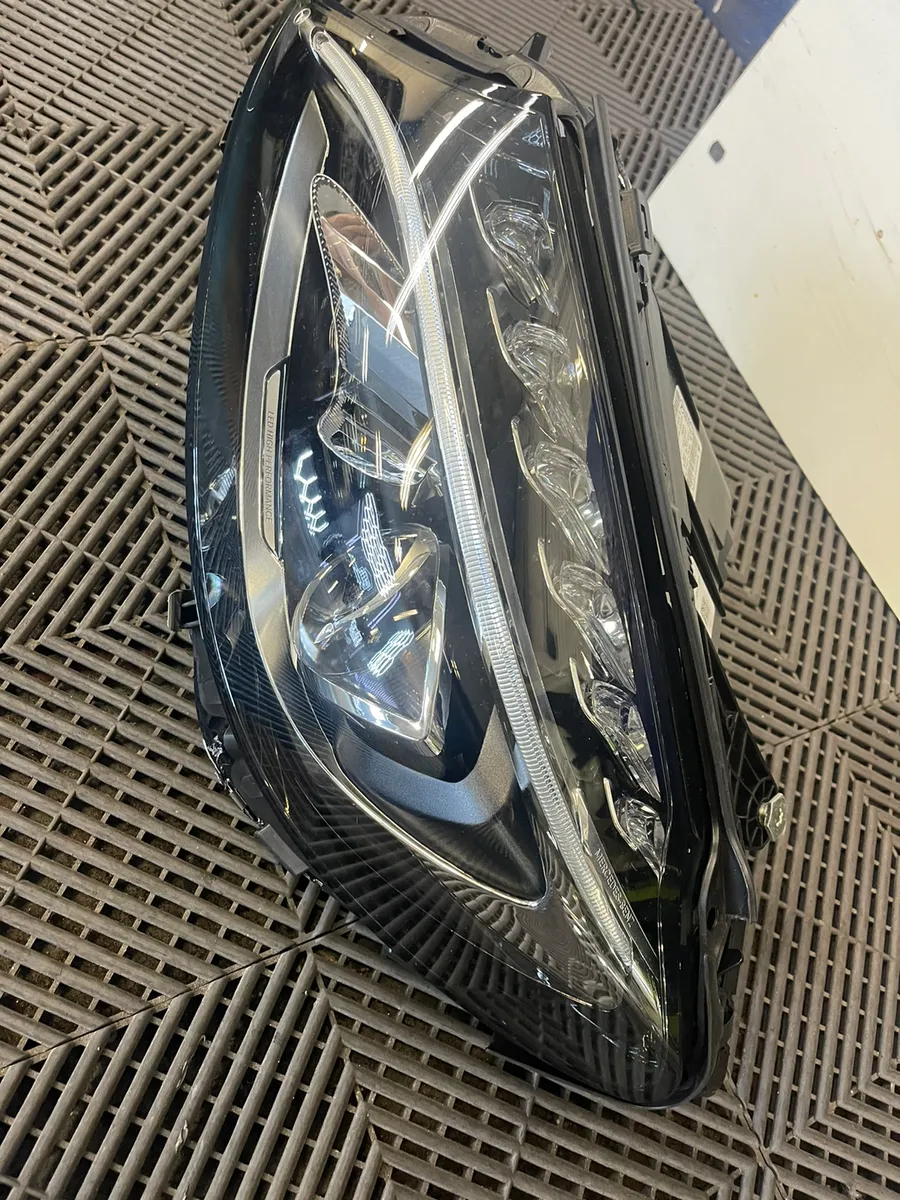 Mercedes head light - Image 4