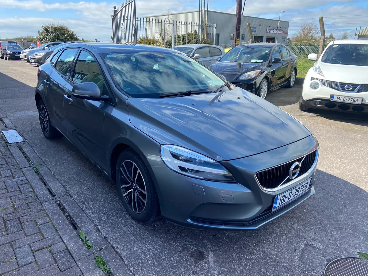 Volvo v40 2.0 diesel - Image 2