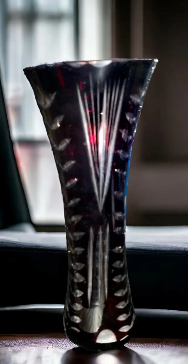 Beautiful hand cut crystal vase - Image 2
