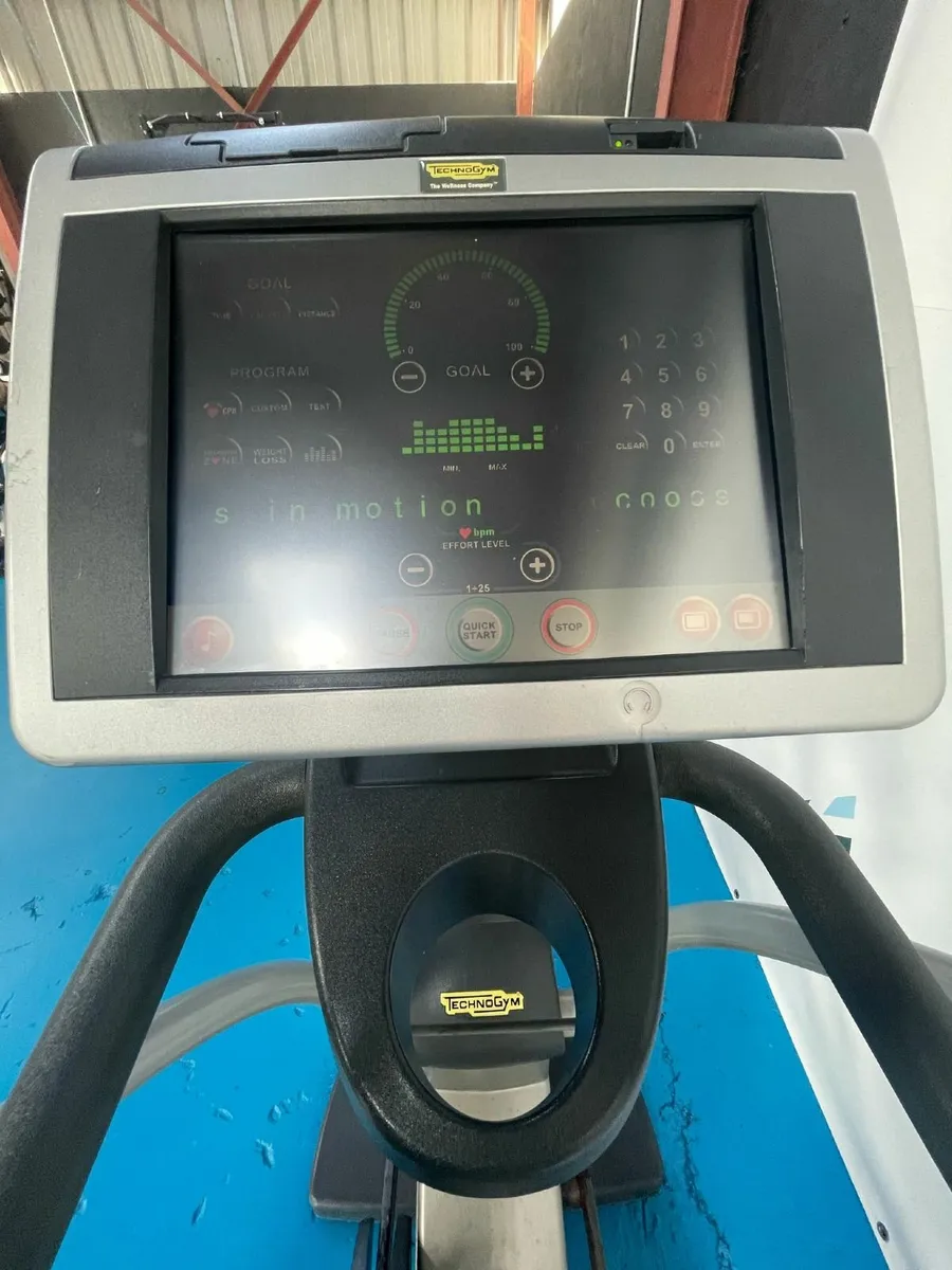 Technogym Excite 700E Crosstrainer - Image 3