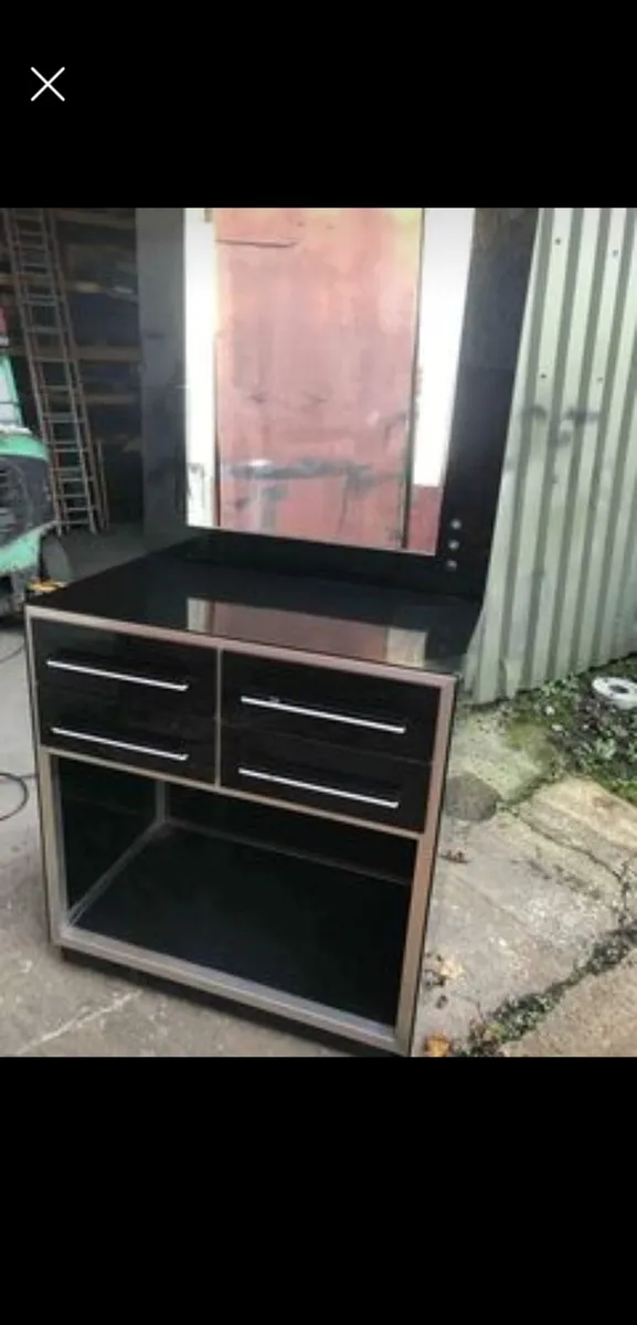 Nail bar/eyebrow bar - Image 2