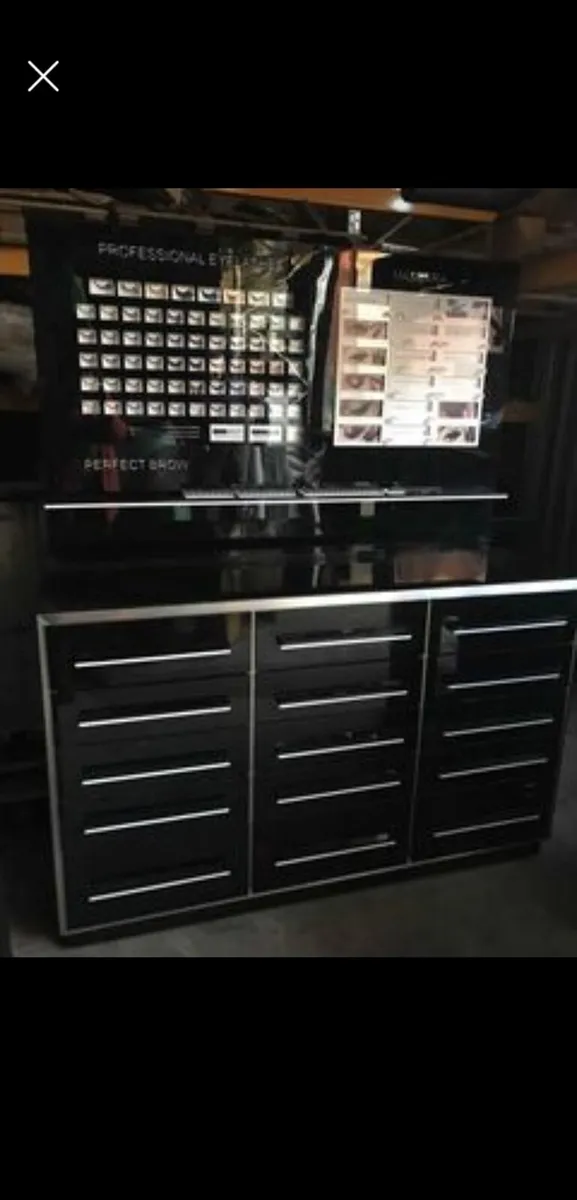 Nail bar/eyebrow bar - Image 1