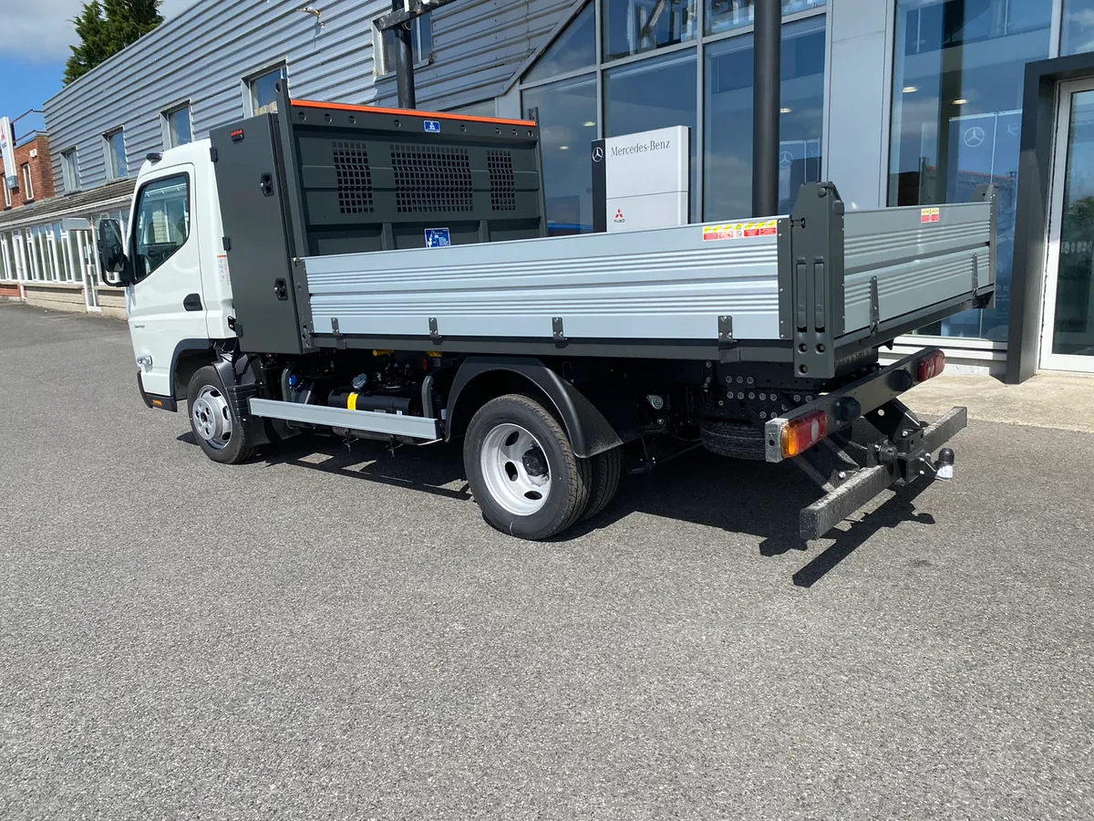 Fuso Canter 3.5 ton Twinwheel Tipper & Toolbox - Image 3