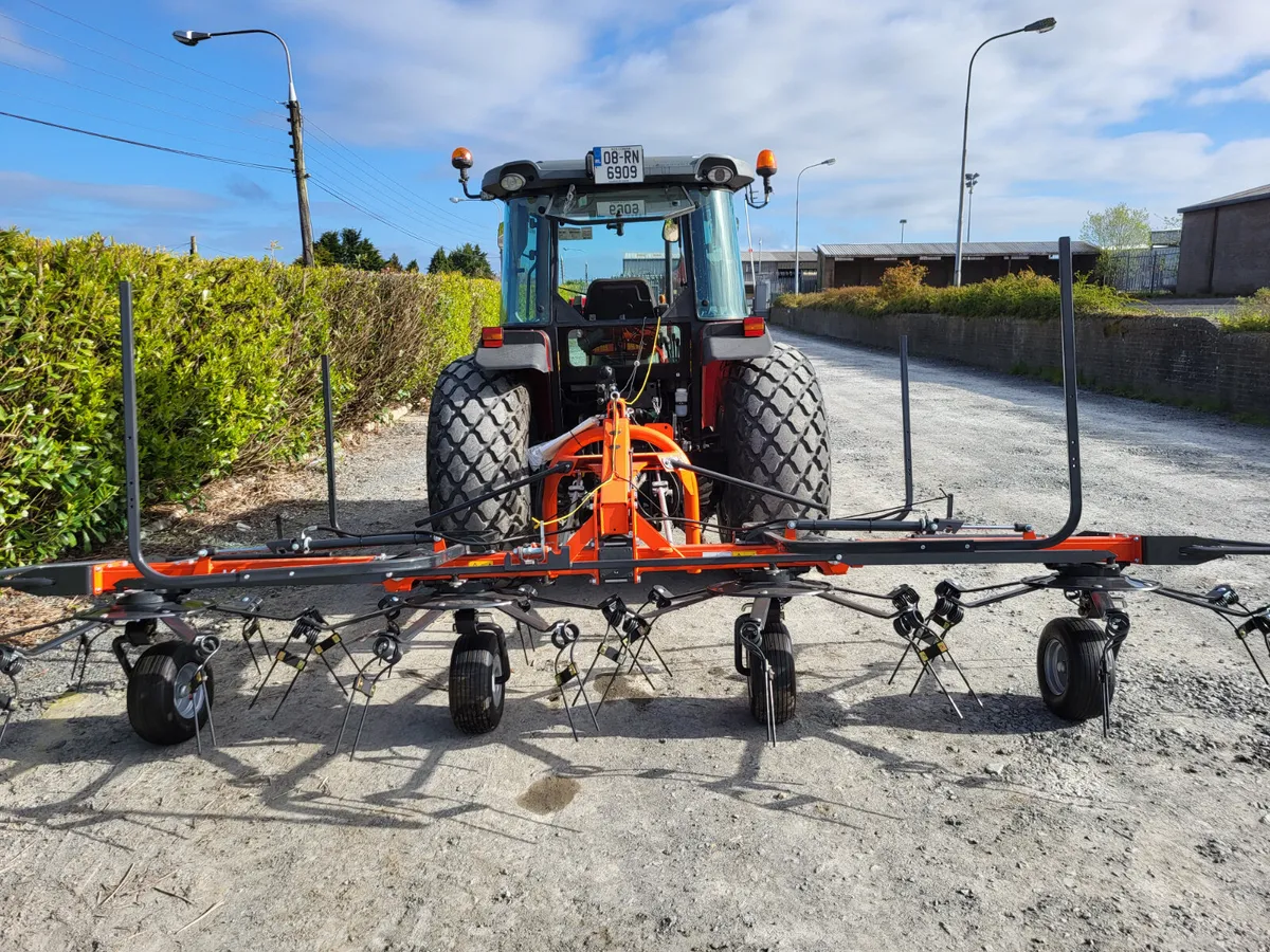 Kubota 4052 Tedder - Image 3