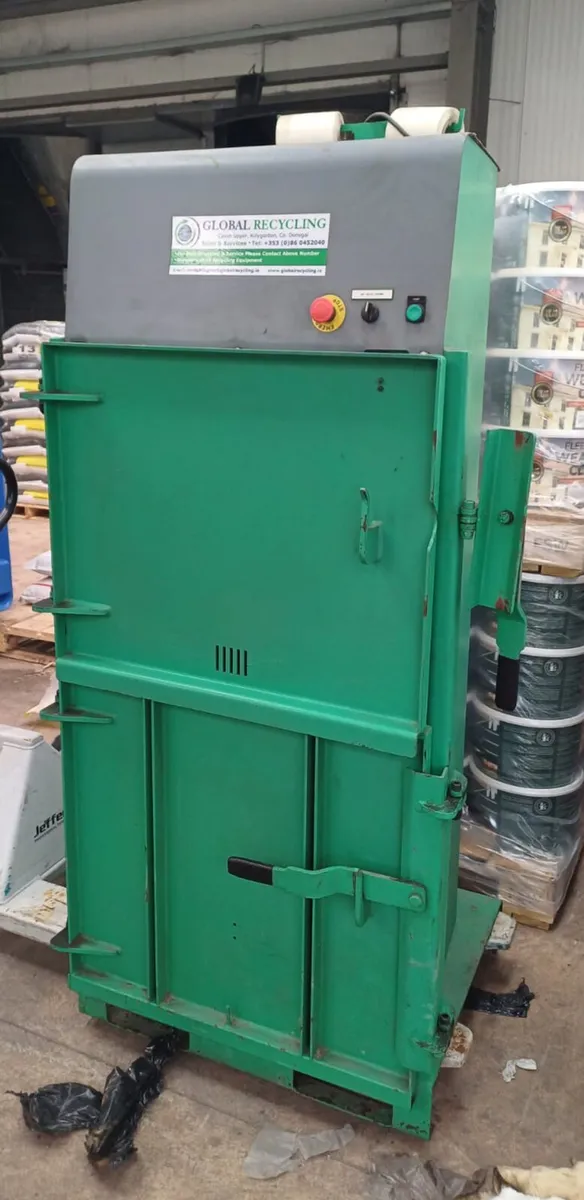 Cardboard plastic compactor baler - Image 1