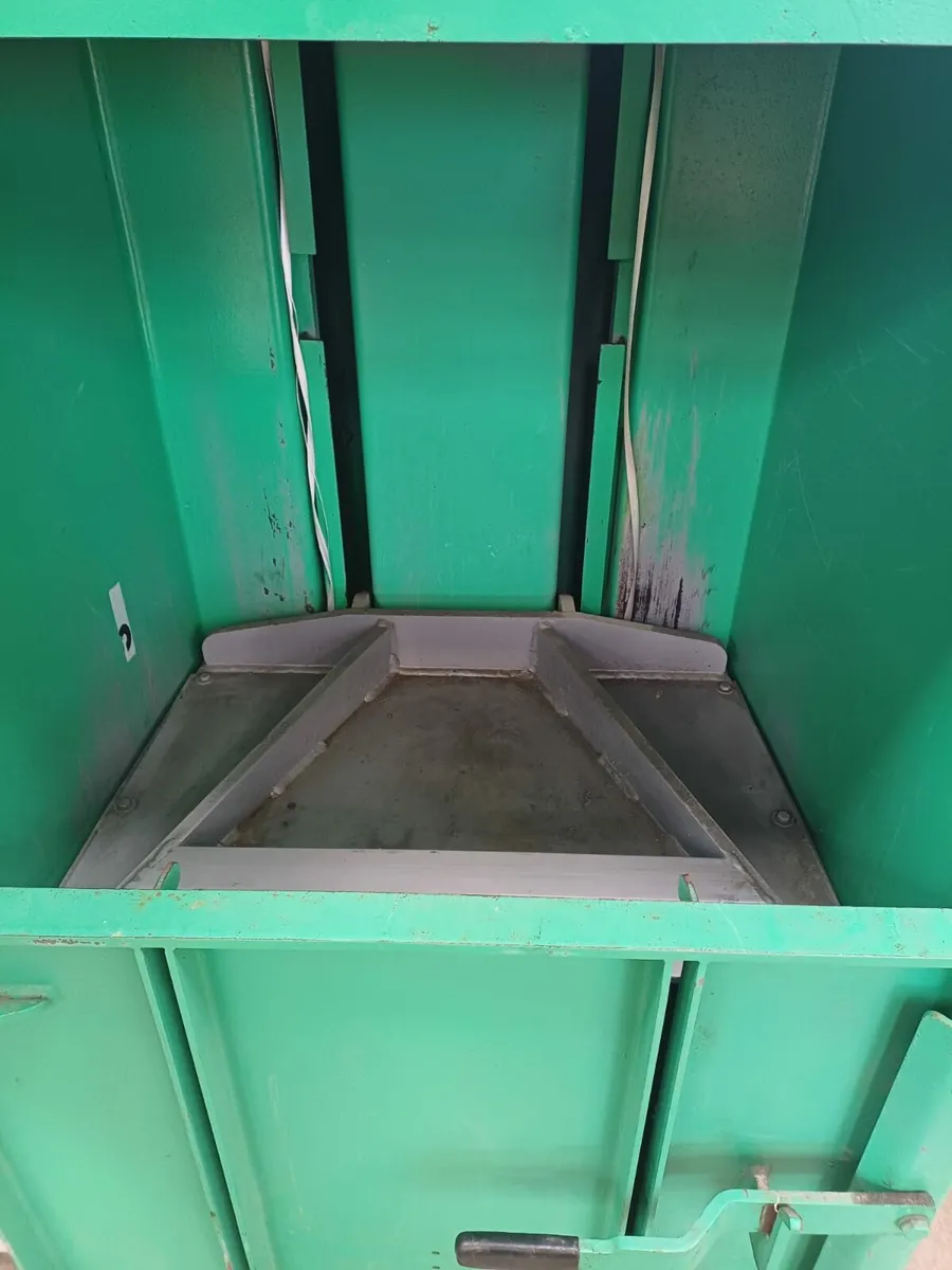 Cardboard plastic compactor baler - Image 2