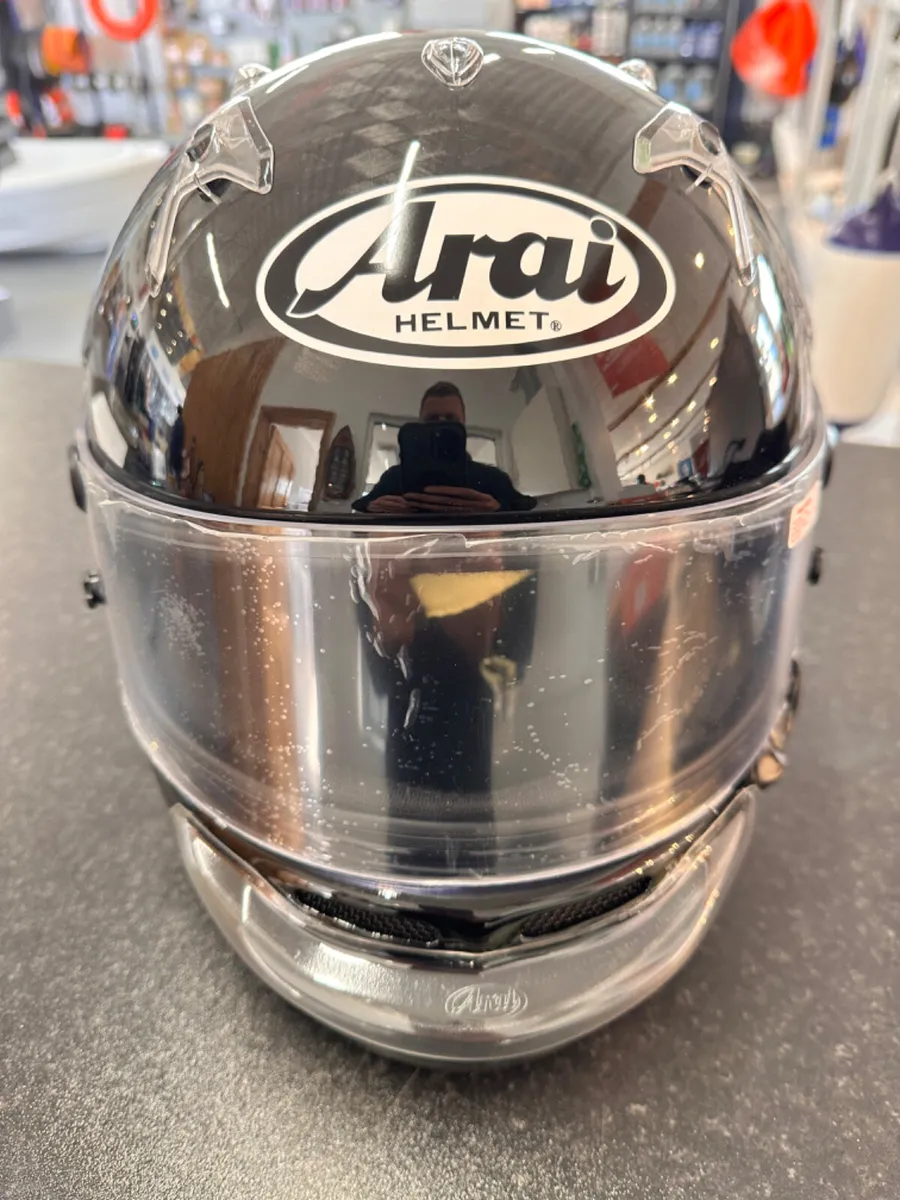 New Arai GP-7SRC Carbon Race Helmet - Image 3