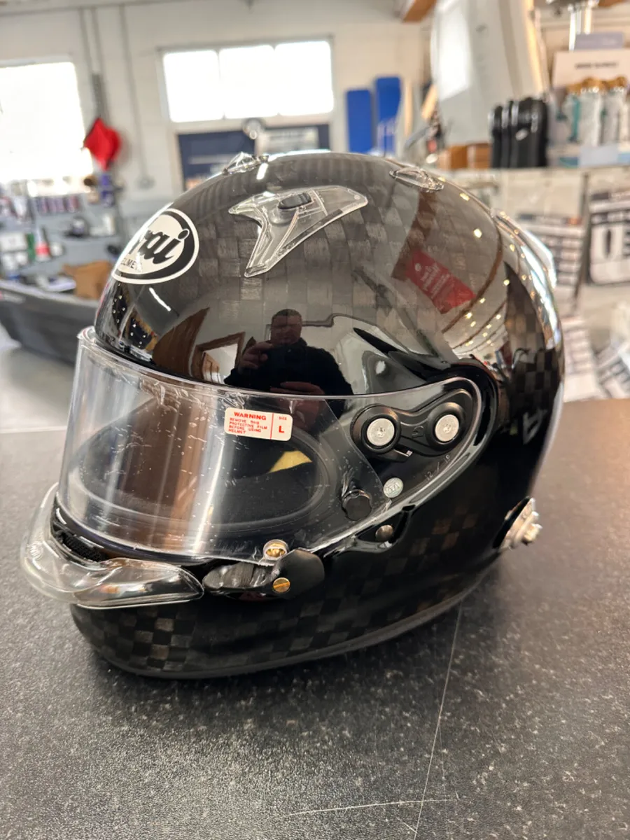 New Arai GP-7SRC Carbon Race Helmet - Image 1