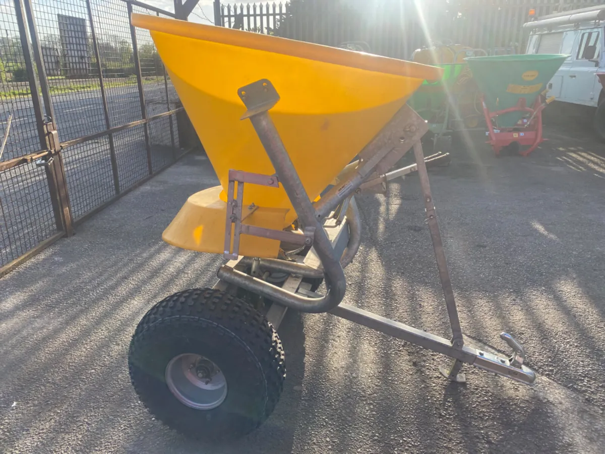 Fertiliser quad spreader - Image 3