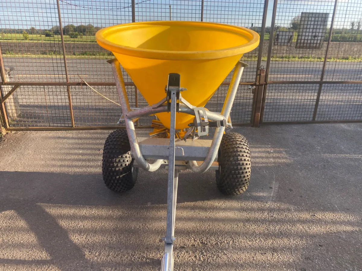 Fertiliser quad spreader - Image 1