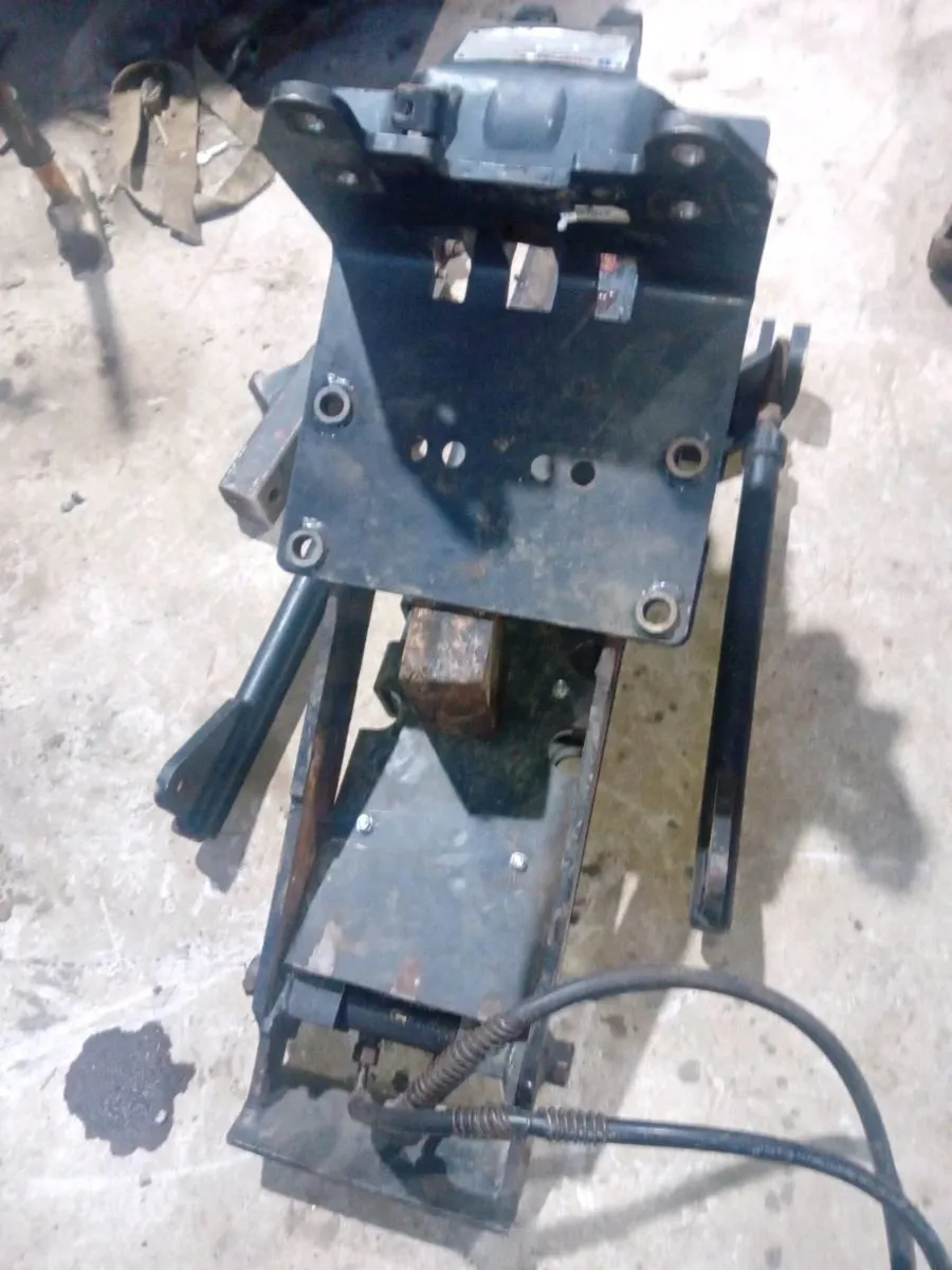 New holland hitch - Image 3