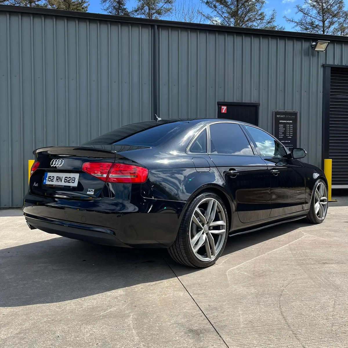 2015 Audi A4 2.0 TDI SE Ultra Technik Black Editio - Image 3