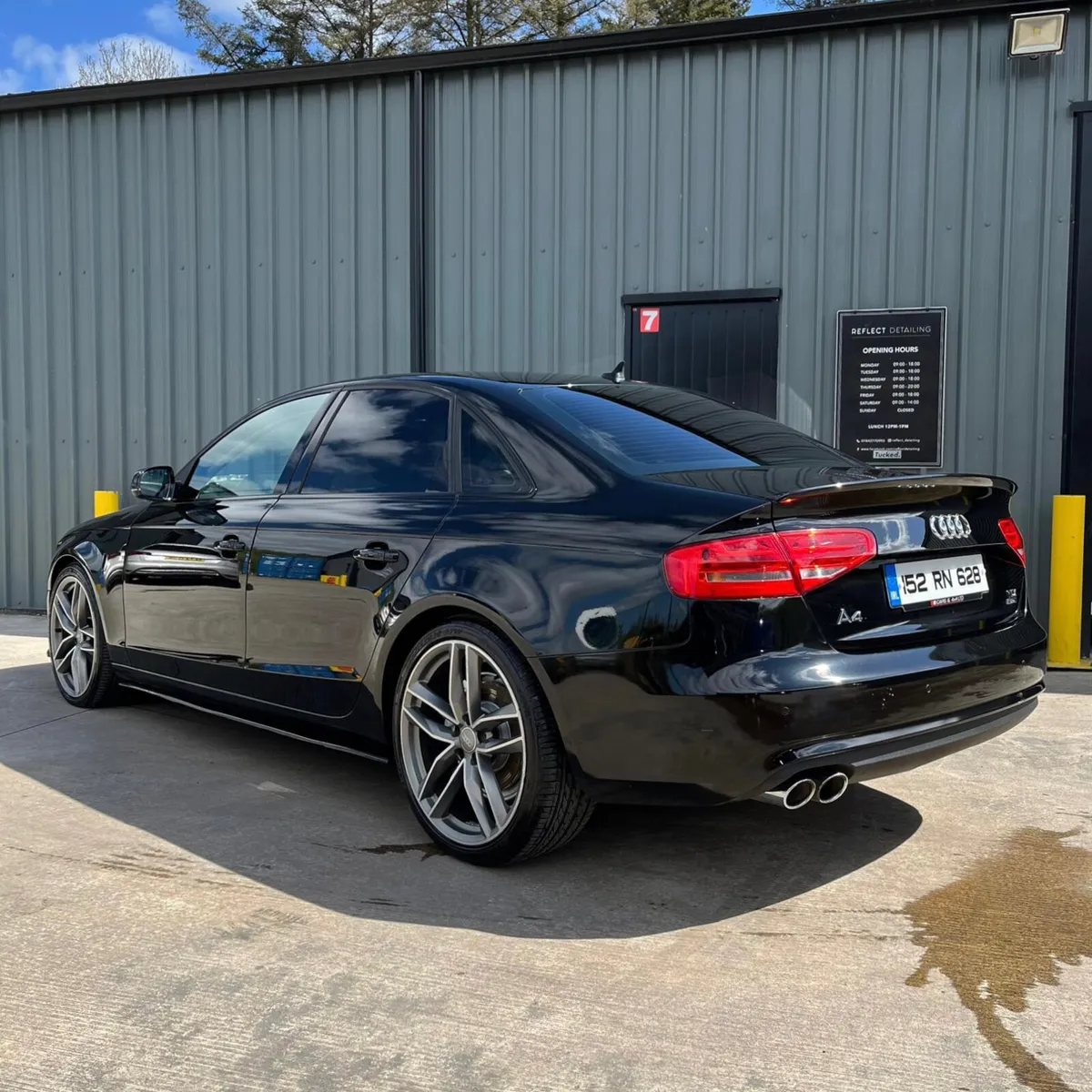 2015 Audi A4 2.0 TDI SE Ultra Technik Black Editio - Image 4