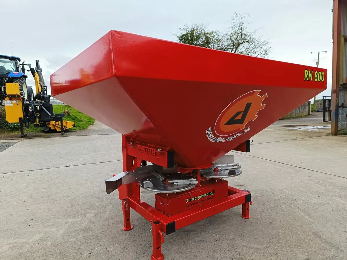 Altro Twin Disc Fertilizer Spreaders - Image 1