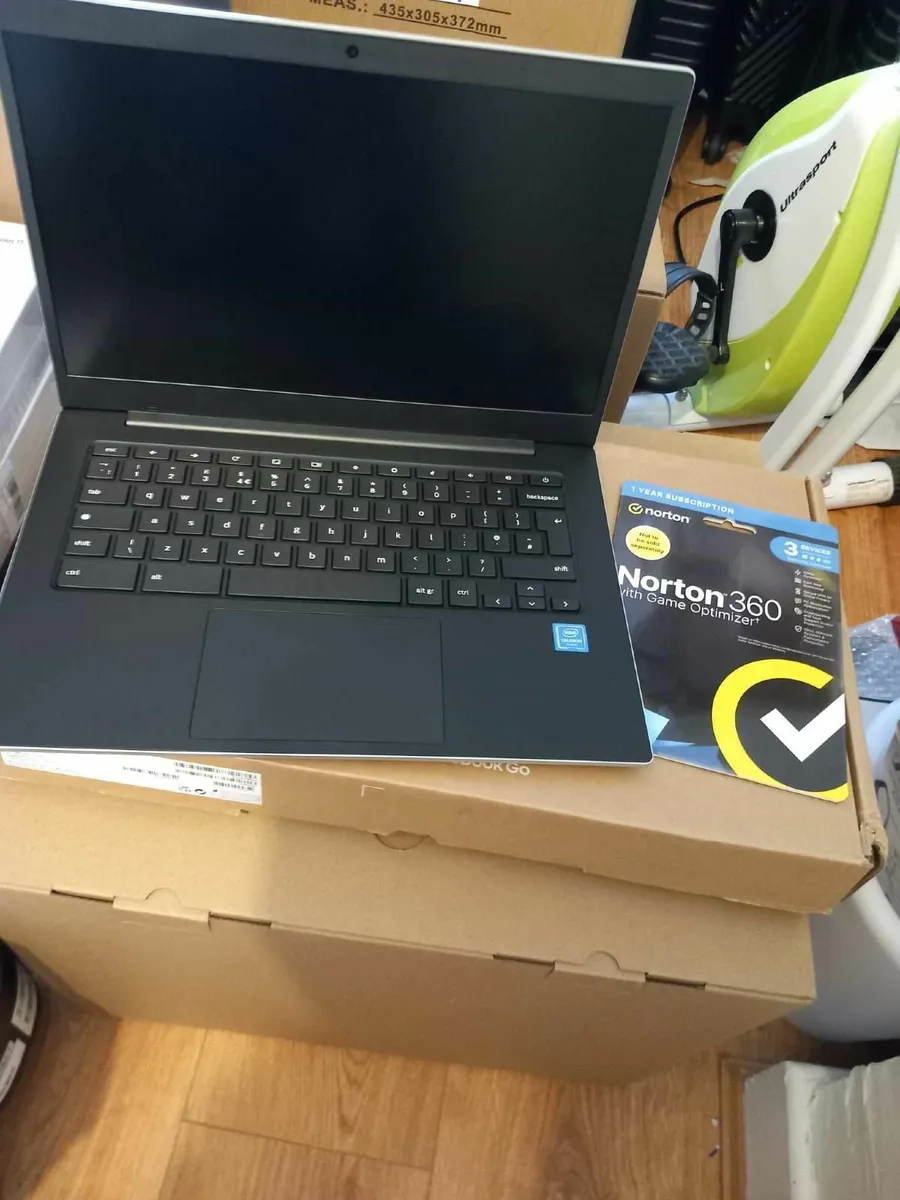Samsung Galaxy Chromebook with free gift