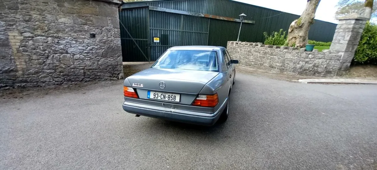 1993 Mercedes-Benz w124 2.0l Petrol - Image 4