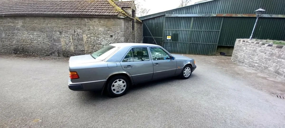 1993 Mercedes-Benz w124 2.0l Petrol - Image 2