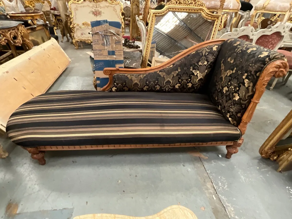 Large chaise long with high quality material. - Image 1