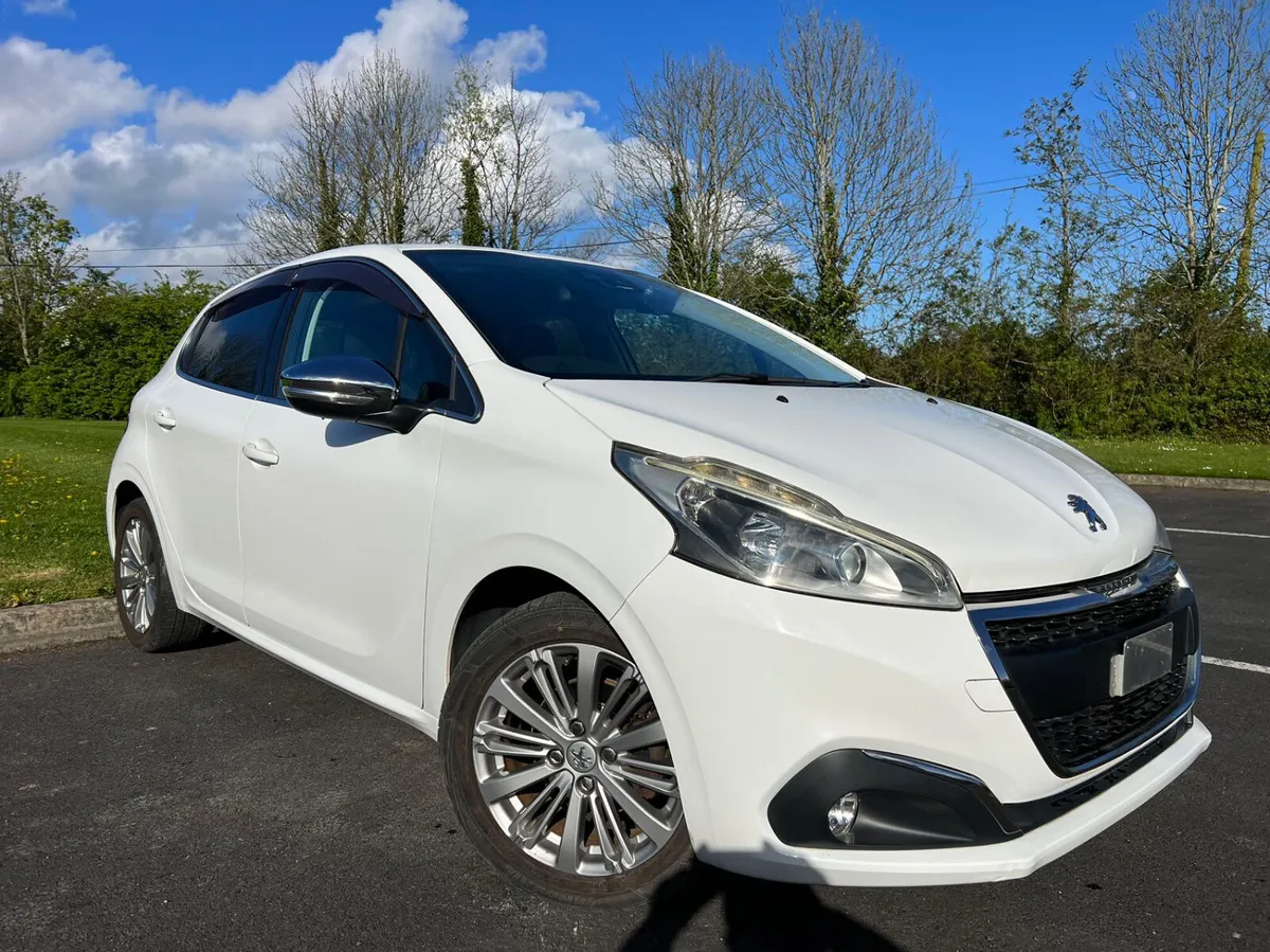 Peugeot 208 2015 - Image 1