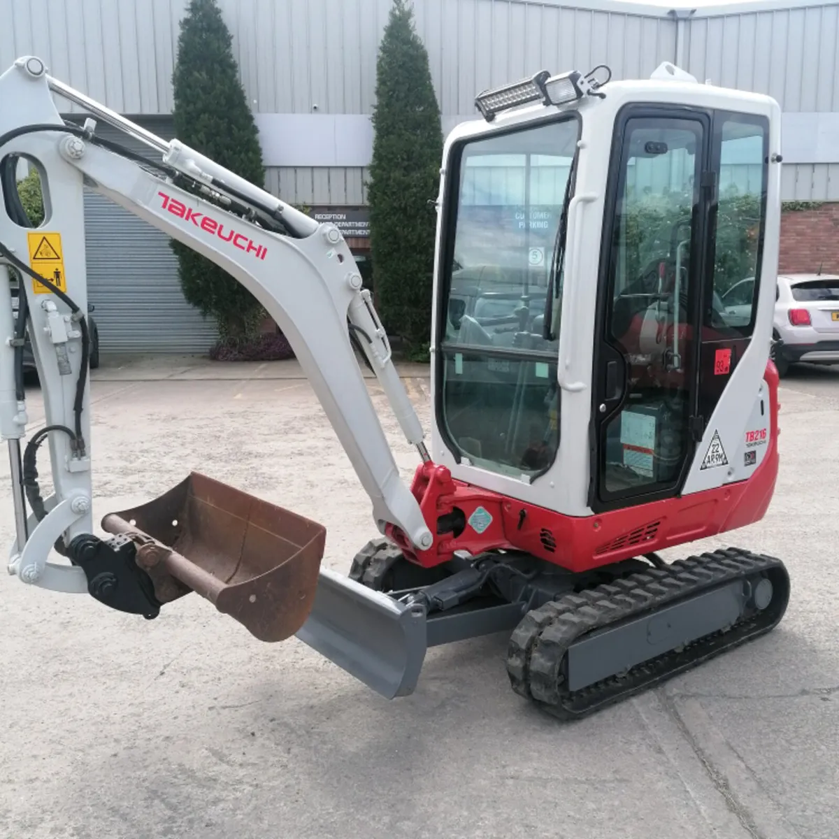 Takeuchi TB216 C/W Hydraulic Hitch - Image 3