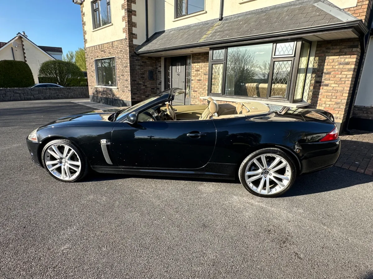 Now Reserved! Stunning V8 Jaguar XK Cabrio! - Image 4
