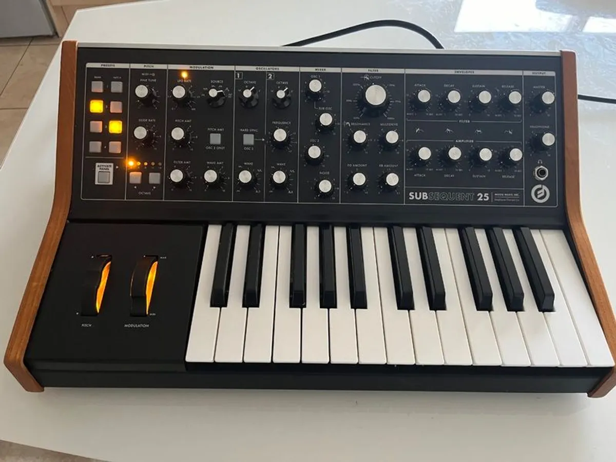 Moog Subsequent 25 Synthesiser