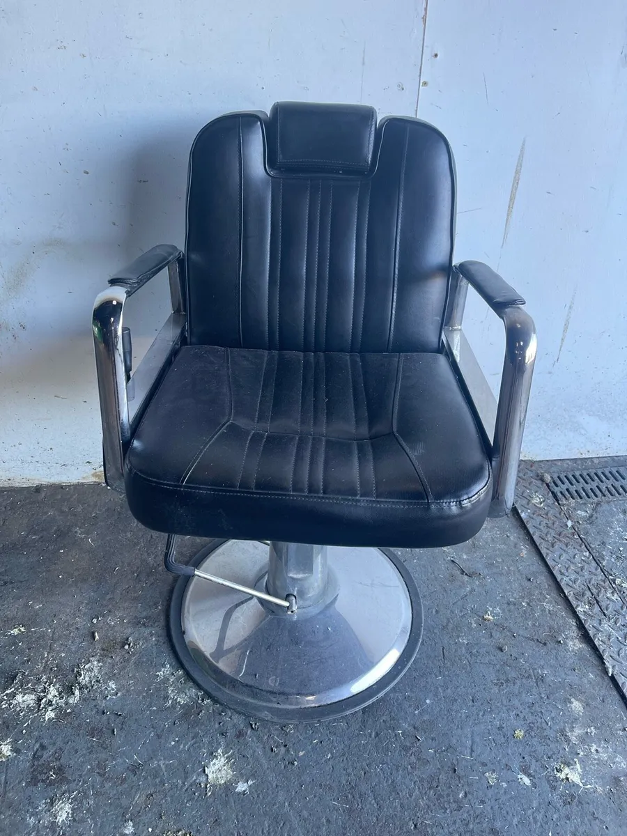 Barber chairs - Image 1