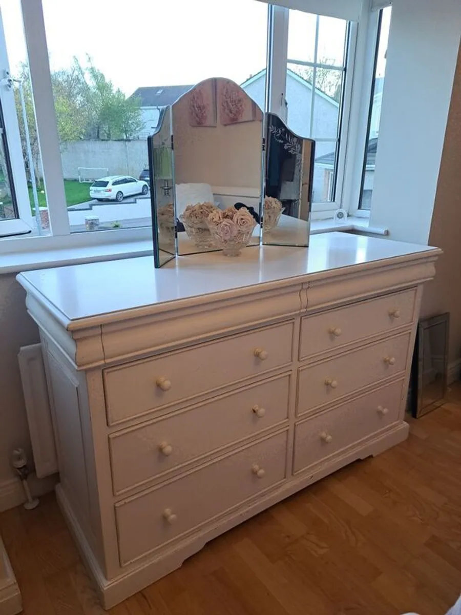 bedroom furniture for sale in Co. Kildare for €600 on DoneDeal