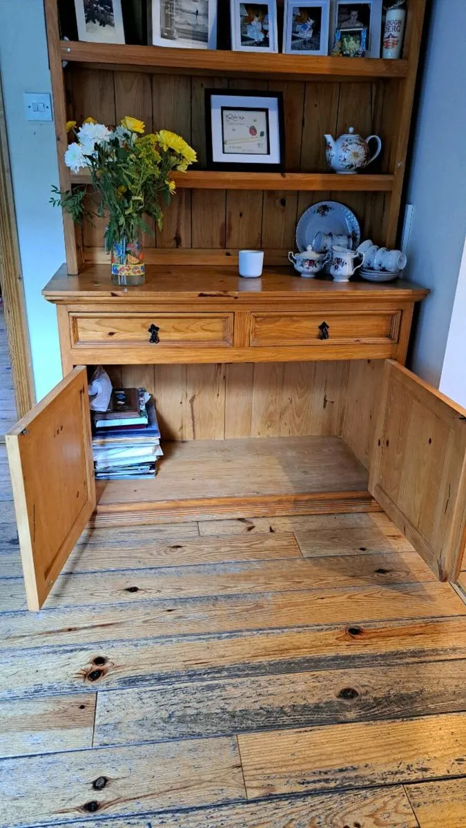 Dresser for sale in Co. Galway for €200 on DoneDeal