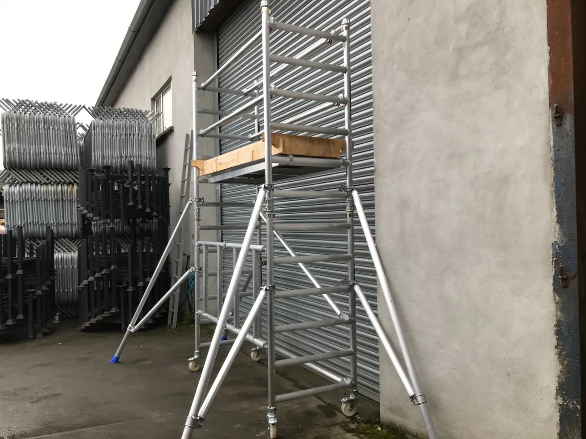 3.5m Fold Out Scaffolding Tower - Image 3