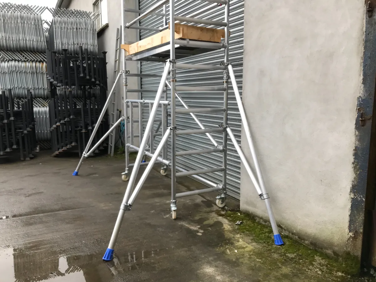 3.5m Fold Out Scaffolding Tower - Image 4