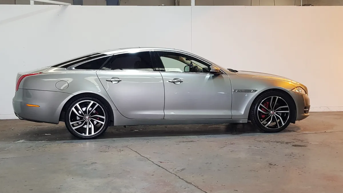 JAGUAR XJ 3.0D V6 LUXURY --  2011 - Image 4