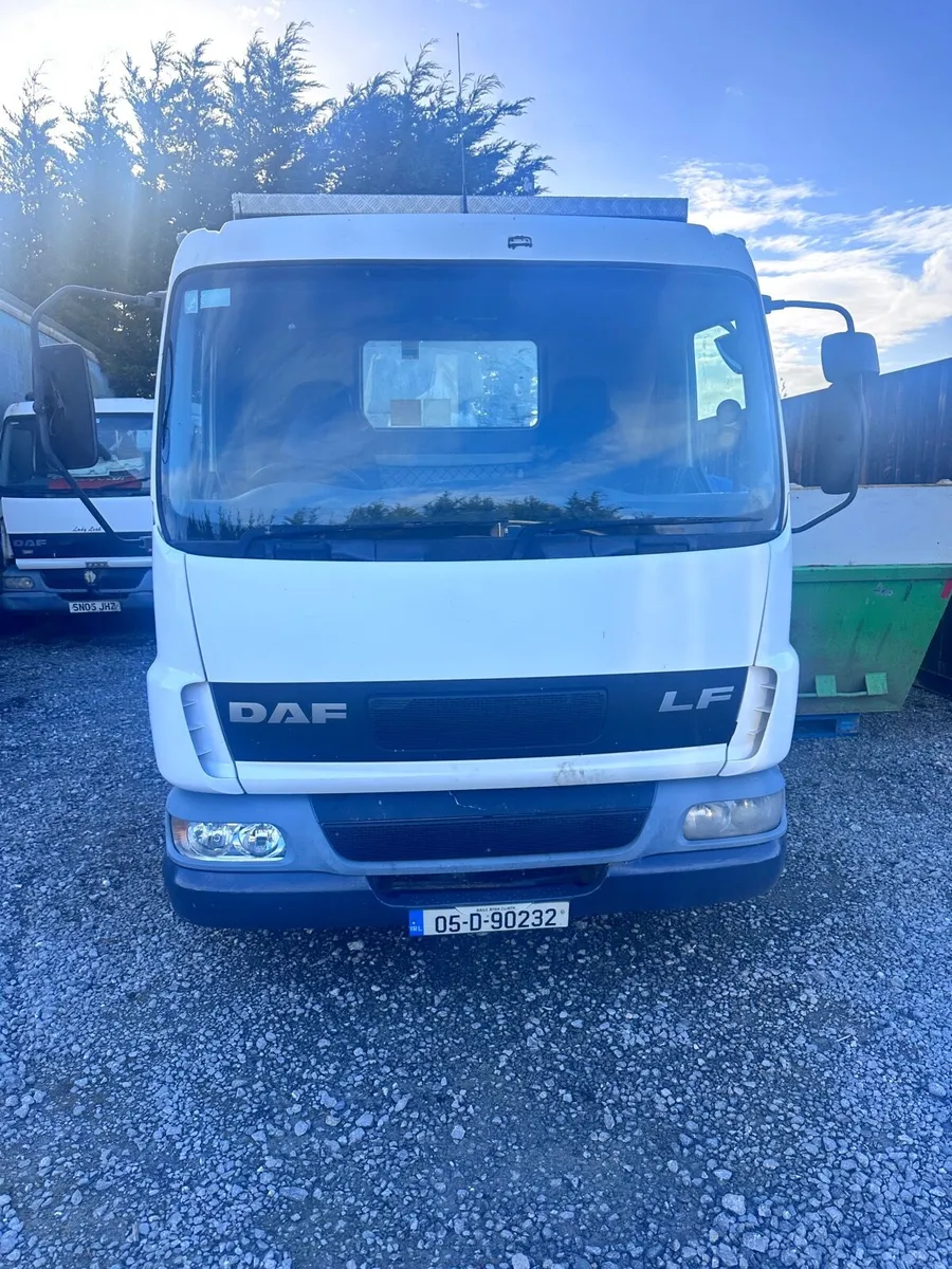 Breaking Lf Daf 45 & AUTO , Merc & Renault - Image 1