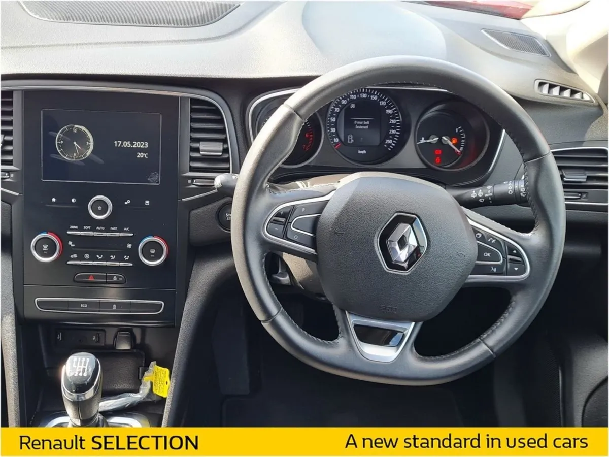 Renault Megane Play TCE 140 GPF My18 5DR - Image 2
