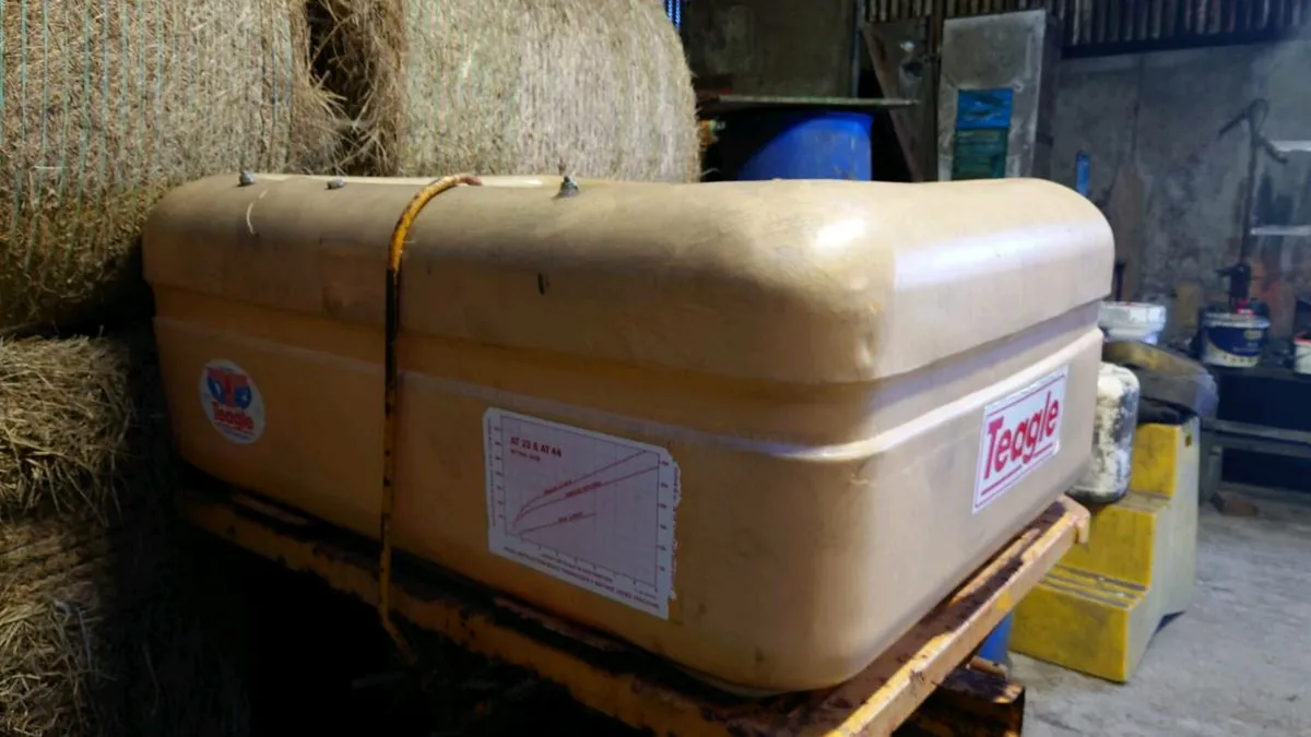 Teagle fertilizer spreader for sale in Co. Clare for €500 on DoneDeal