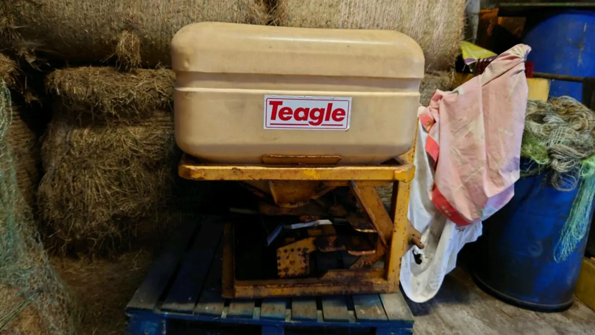 Teagle fertilizer spreader for sale in Co. Clare for €500 on DoneDeal